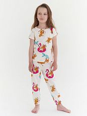 Пижама для девочки на ребенке