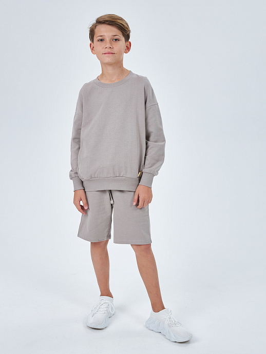 Комплект (джемпер, шорты) для мальчика на ребенке