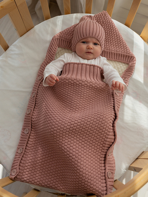 Конверт для малышей на ребенке